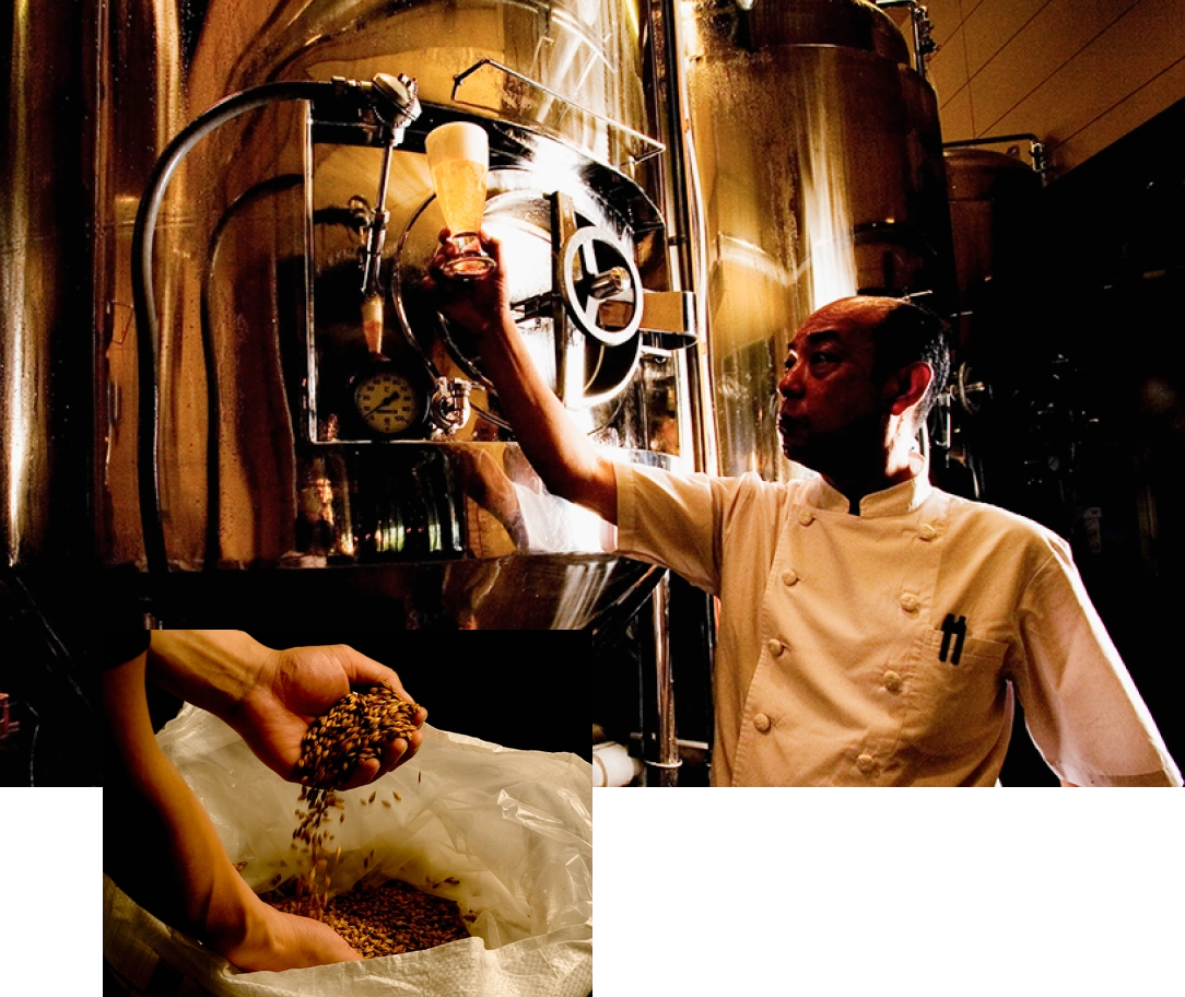 袋から取り出される麦と醸造されたビールを眺める職人