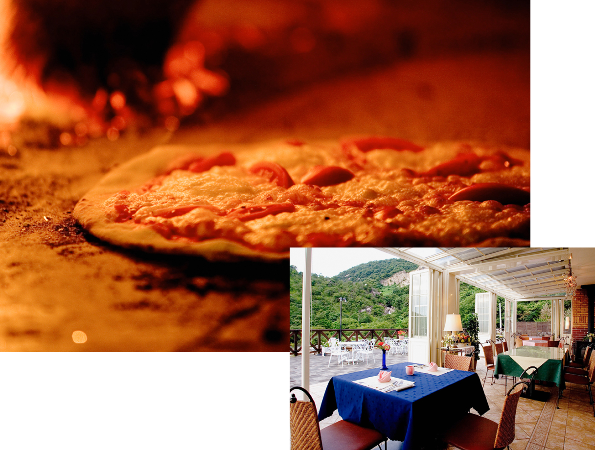 画像：ピザ窯で焼かれるピザと鳴滝の見えるテラス席