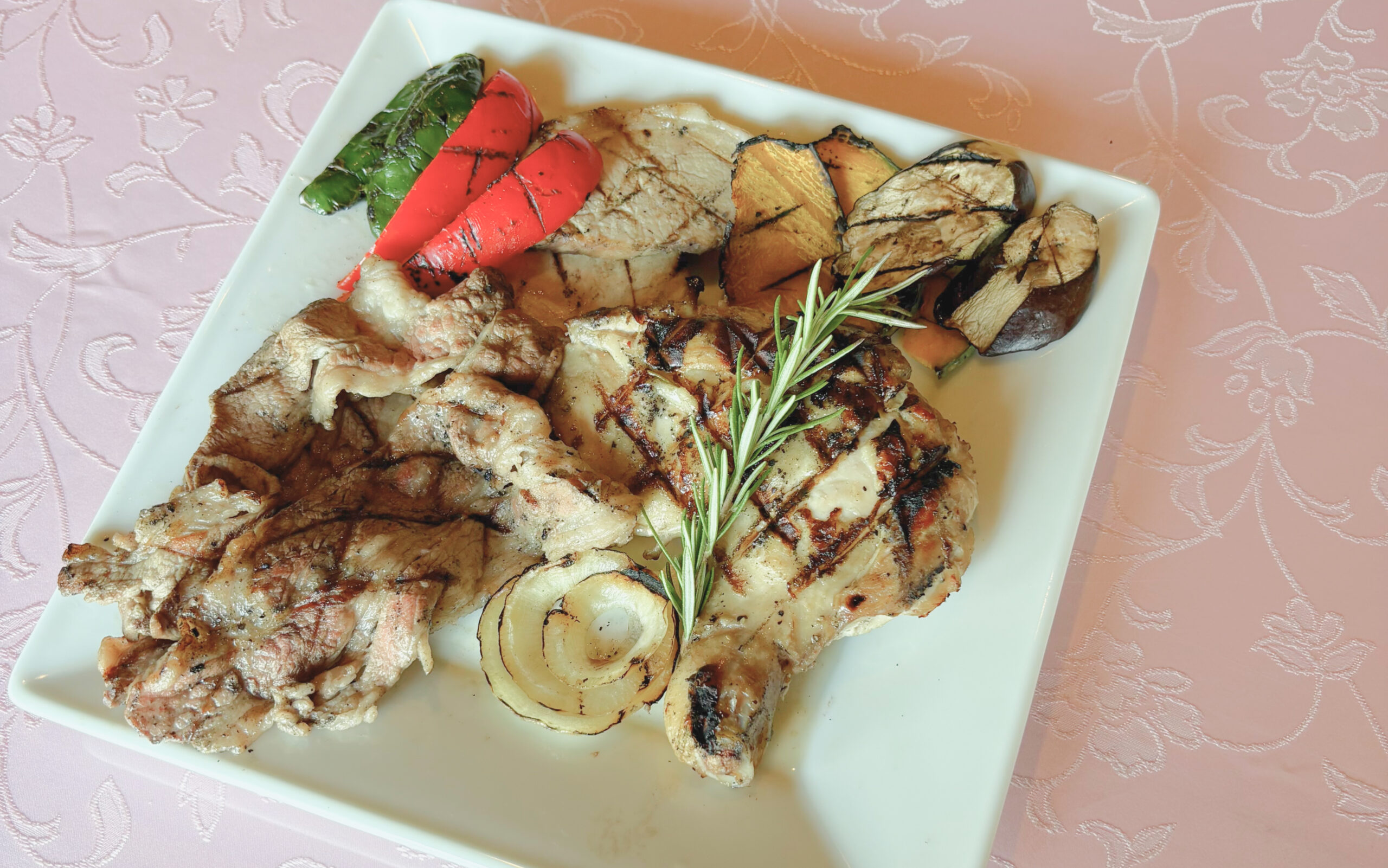 画像：BBQランチバイキングの一例