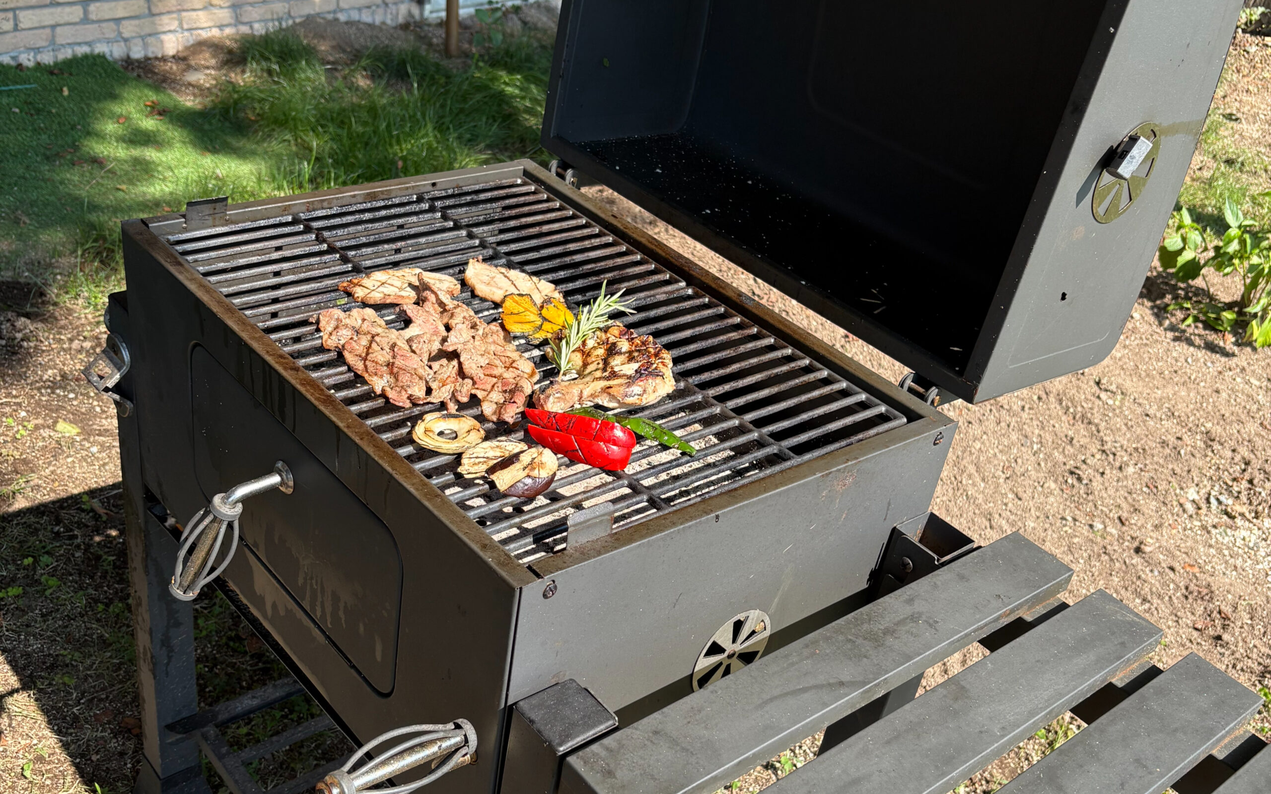 画像：BBQランチバイキングの一例